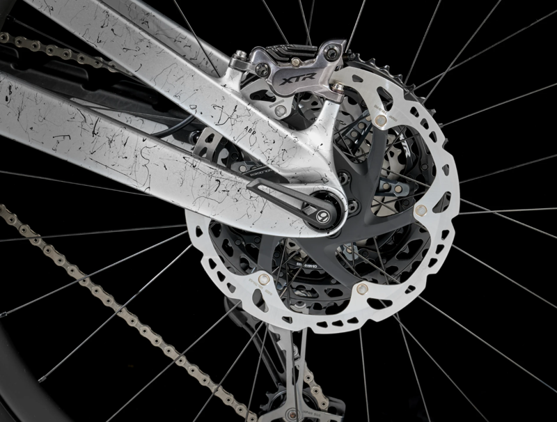 Trek Slash 9.9 XTR Gen 6 Full Suspension Mountain Bike 2024 in Argent Drizzle-8